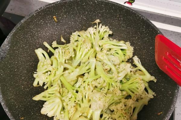 菜花炒肉的做法图解6