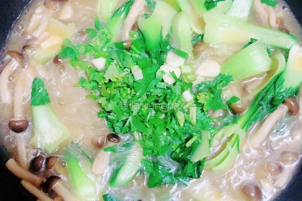 蟹味菇骨汤粉丝煲的做法图解11
