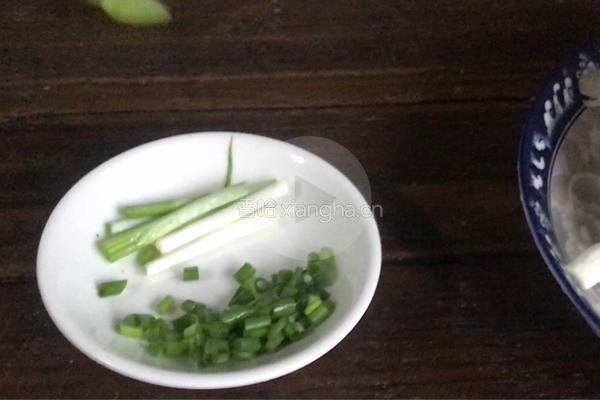 平菇鸡蛋汤的做法图解3