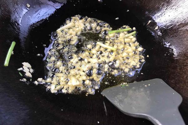蒜爆空心菜梗的做法图解5