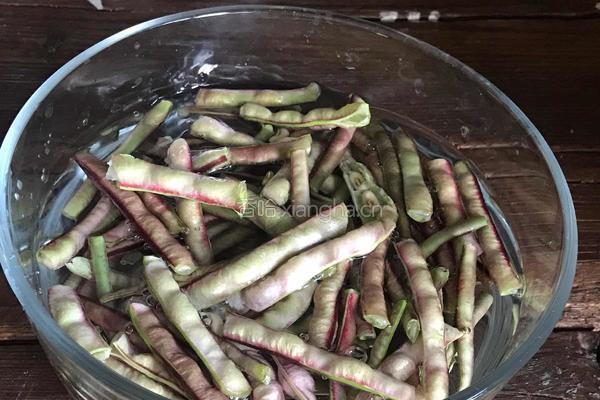 清炒麻豆角的做法图解2