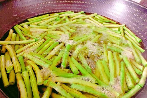 干煸豆角的做法图解3