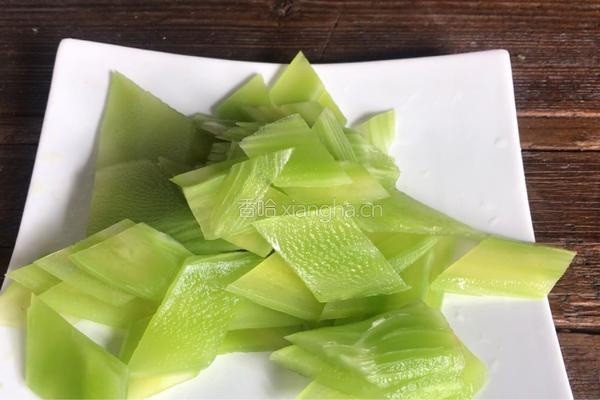 枸杞炒莴笋的做法图解1