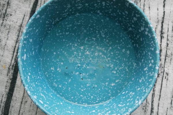 银耳桃胶雪燕羹的做法图解3