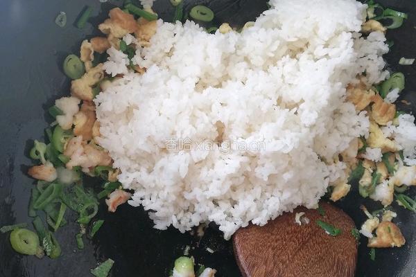 虾仁蛋炒饭的做法图解5