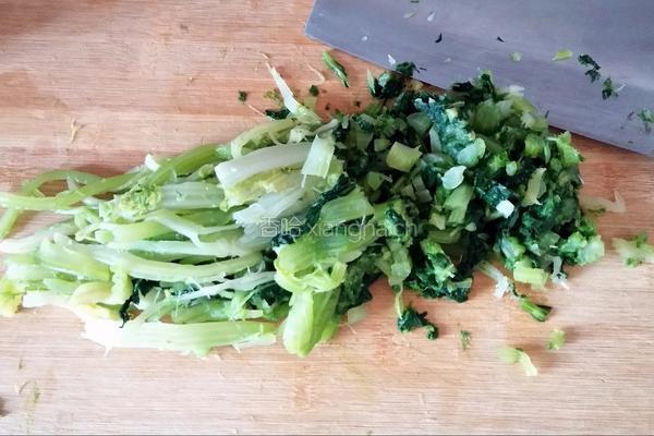 猪肉芹菜饺子的做法图解4