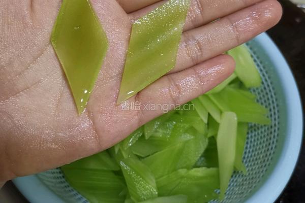 肉末炒莴笋片的做法图解2