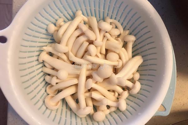 丝瓜菌菇鸡蛋汤的做法图解5