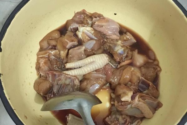 黄焖鸡米饭的做法图解1