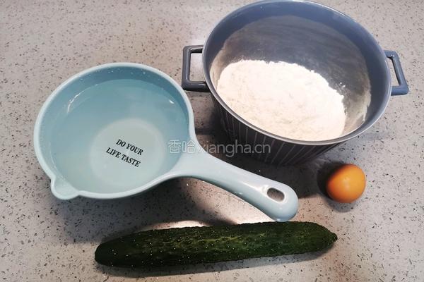 黄瓜煎饼的做法图解1