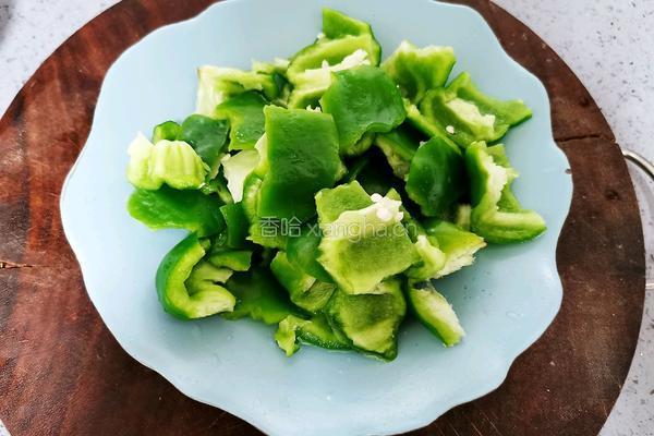 菜椒炒鸡蛋的做法图解2