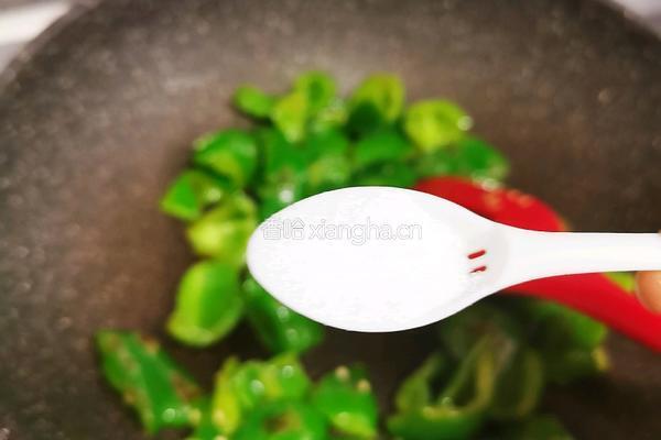 菜椒炒鸡蛋的做法图解7