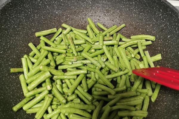豇豆炒肉的做法图解8