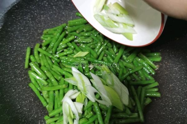 豇豆炒肉的做法图解12