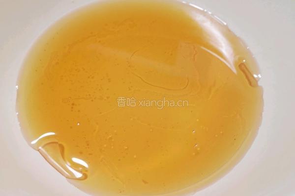 广式莲蓉蛋黄月饼的做法图解3