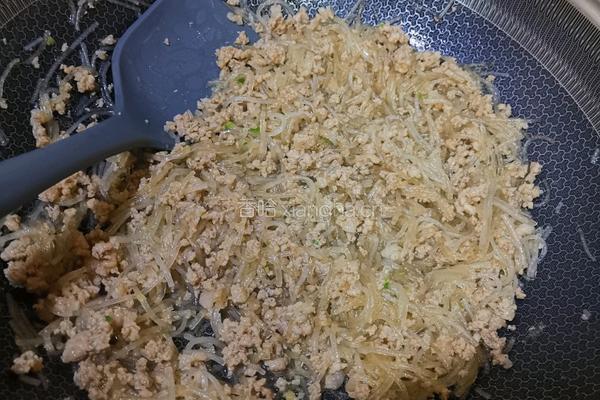 猪肉粉条馅的做法图解11
