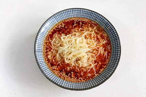 酸汤泡面的做法图解7