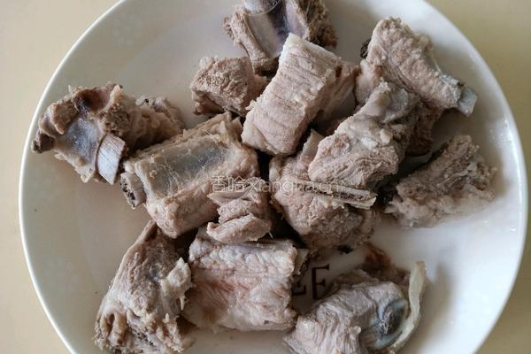 莲藕玉米排骨汤的做法图解3