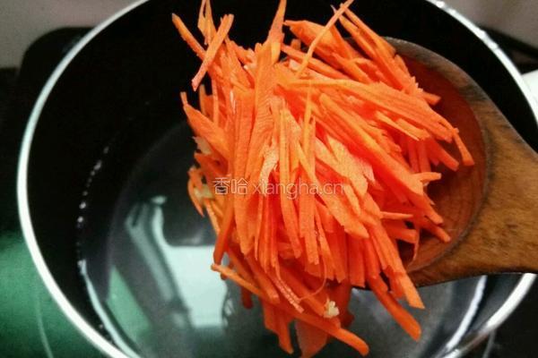 芹菜胡萝卜肉片面线的做法图解3