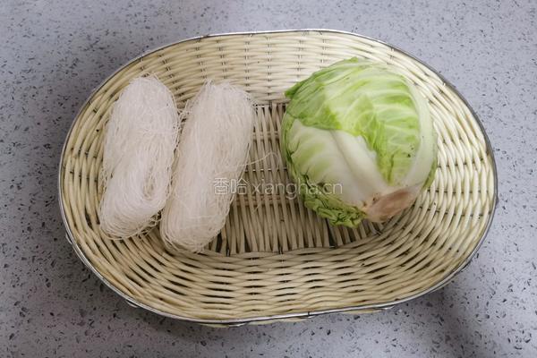 包菜粉丝煲的做法图解1