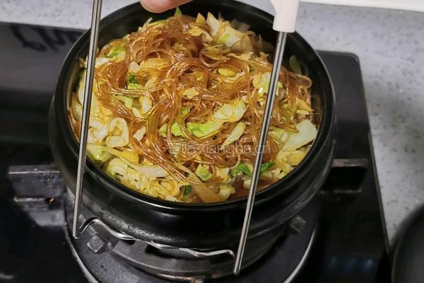 包菜粉丝煲的做法图解15