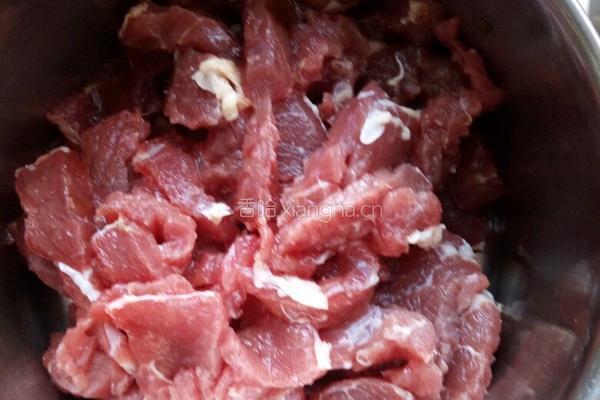 土豆炒牛肉的做法图解1