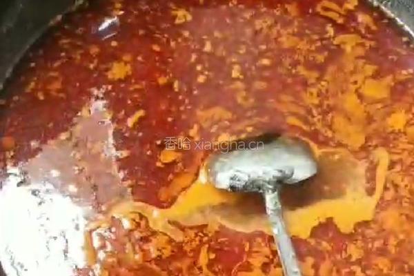 酸菜鸡肉米线的做法图解3