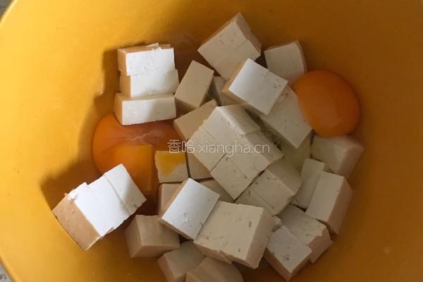 西红柿炒豆腐鸡蛋的做法图解2