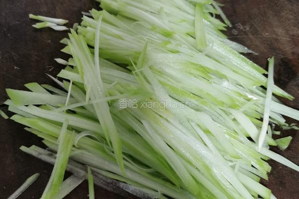 炝拌佛手瓜的做法图解3