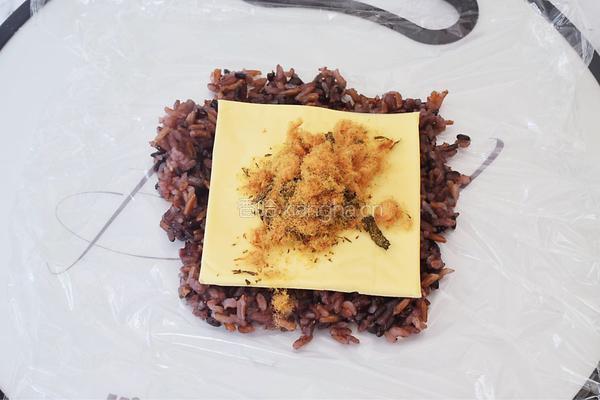 黑米芝士肉松饭团的做法图解7