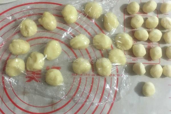 蛋黄酥的做法图解5