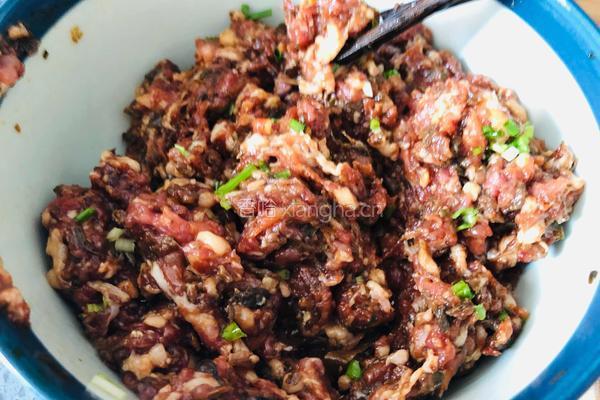 中秋必吃的梅干菜鲜肉月饼，外皮酥脆，内馅鲜香好吃到爆的做法图解11