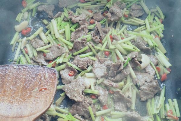 芹菜炒牛肉的做法图解9