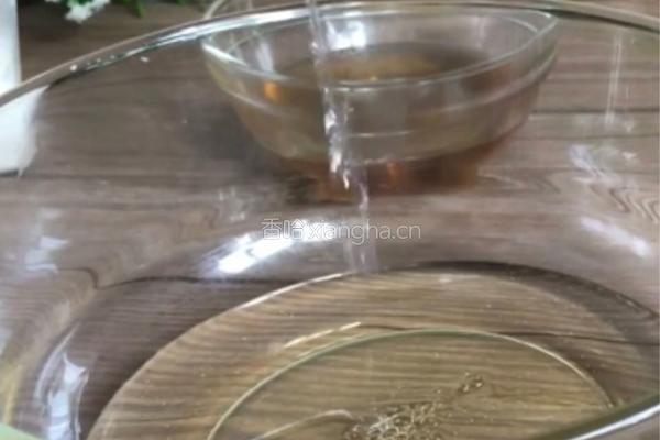 莲蓉肉松馅广式月饼的做法图解1