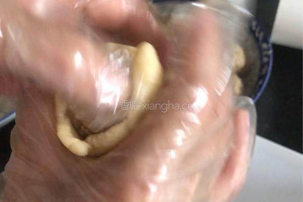 莲蓉肉松馅广式月饼的做法图解12