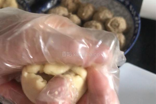 莲蓉肉松馅广式月饼的做法图解13