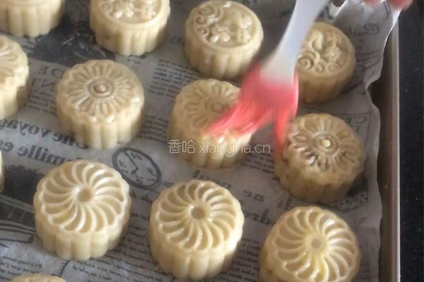 莲蓉肉松馅广式月饼的做法图解20