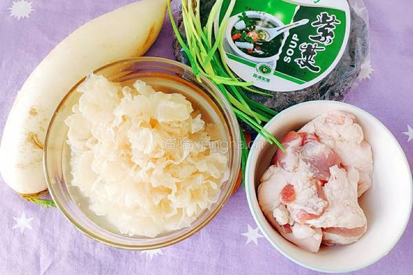 白萝卜银耳肉圆汤的做法图解1