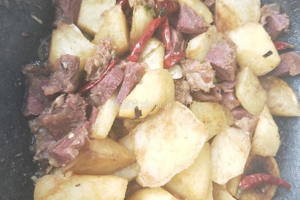 土豆烧牛肉的做法图解8
