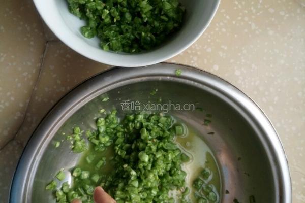 猪肉四季豆馅饼的做法图解2