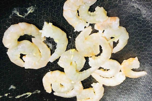 毛豆炒虾仁的做法图解4