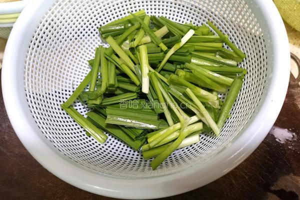豆皮韭菜炒豆芽的做法图解4