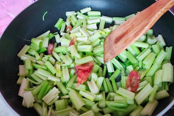 腊肠炒芹菜的做法图解5