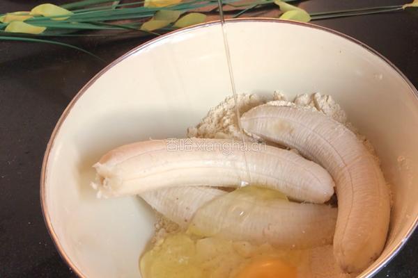 香蕉玉米饼的做法图解2
