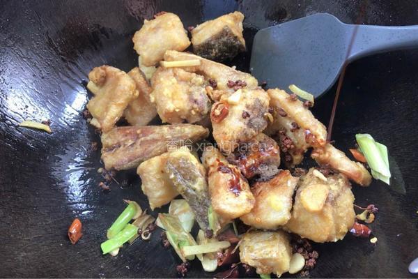 麻辣干煸鱼块的做法图解15