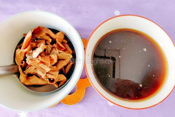大脚菌番茄牛骨汤的做法图解3