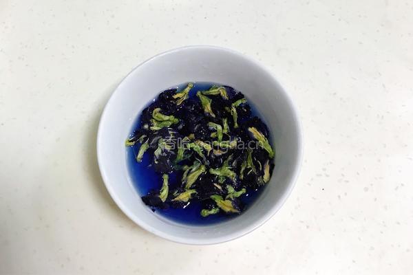 青花瓷冰皮月饼的做法图解2