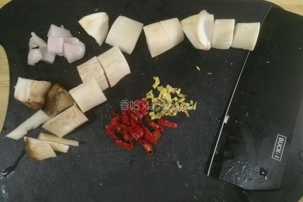 杏鲍菇炖五花肉的做法图解2