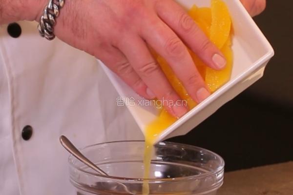 橙香新西兰牛腩配蒜香茄子的做法图解3