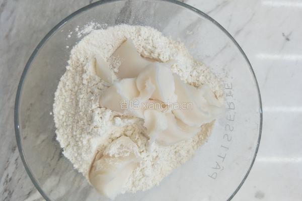 一口就掉酥的榨菜鲜肉月饼的做法图解3
